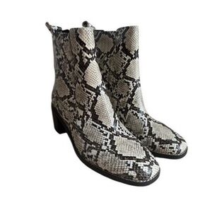 Nordstrom Women's Hazina Snake Print Leather Chelsea Boots Ivory